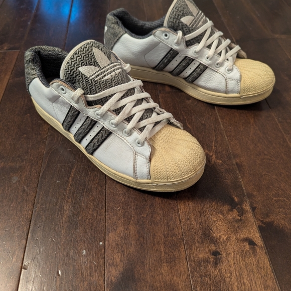 Adidas Superstar Shell Toe Shoes - Picture 2 of 6